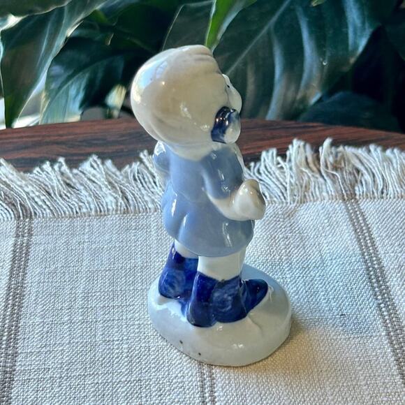 Vintage Blue White Porcelain Figurine of Little Holland Girl in Blue Dress - Picture 12 of 12